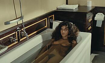 Actress - Clio Goldsmith: Movie - Plein Sud